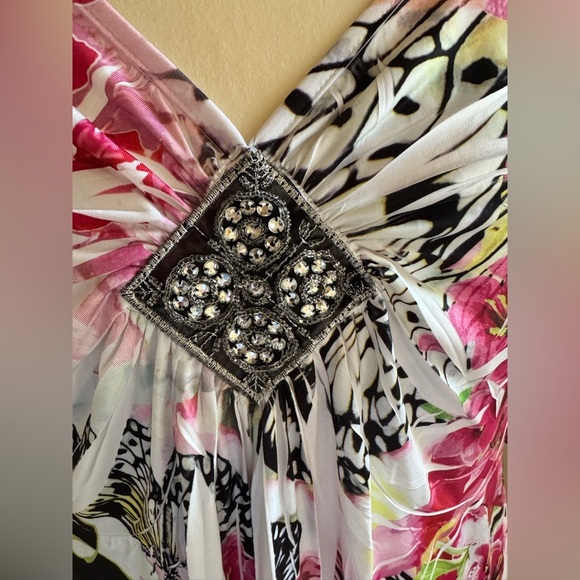 ONE WORLD Pink and Black Floral V-Neck Blouse 2X - Picture 3 of 11